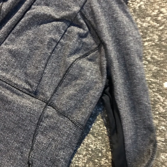 Lululemon jacket long sleeve - Picture 4 of 7